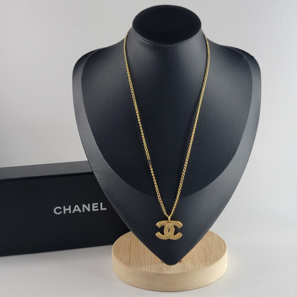 CHANEL CC Logo Gold Tone with Pink Rhinestone Necklace - Picture 3 of 11